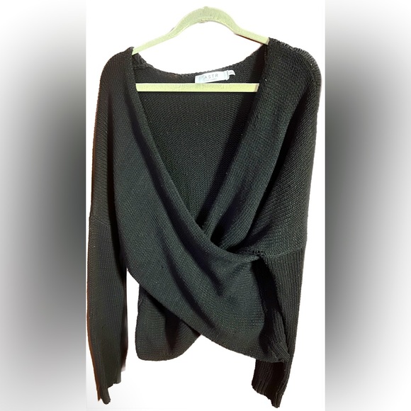 Sweaters - ASTR black XL sweater that crosses in front